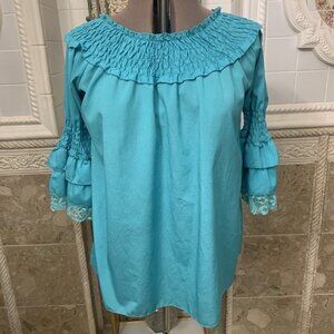 Joyce. Size Large. Green Peasant Top. Tiered Sleeves. Elastic. B90.
